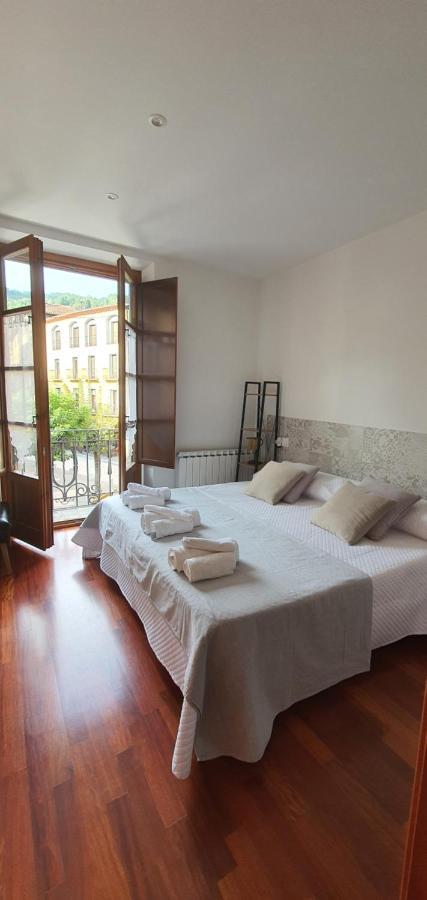 El Mussol De La Vila Camprodon, Balconets Amb Vistes A La Placa Exterior foto